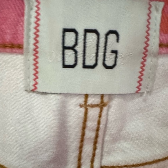 BDG Pink  Floral High Rise  Flare Leg Jeans Size 29 - Picture 4 of 6